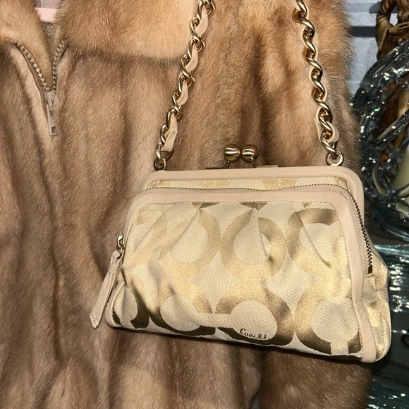 Coach Parker Op Art Shoulder Handbag. - Picture 1 of 12
